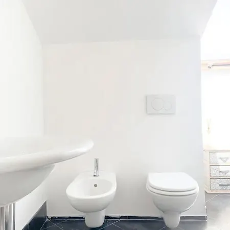 Apartment Mansarda Vista Mare A Zinola Savona
